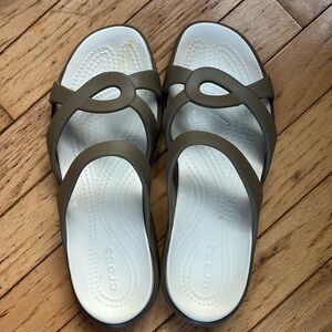 CROCS Women's Sandals 8W in Taupe